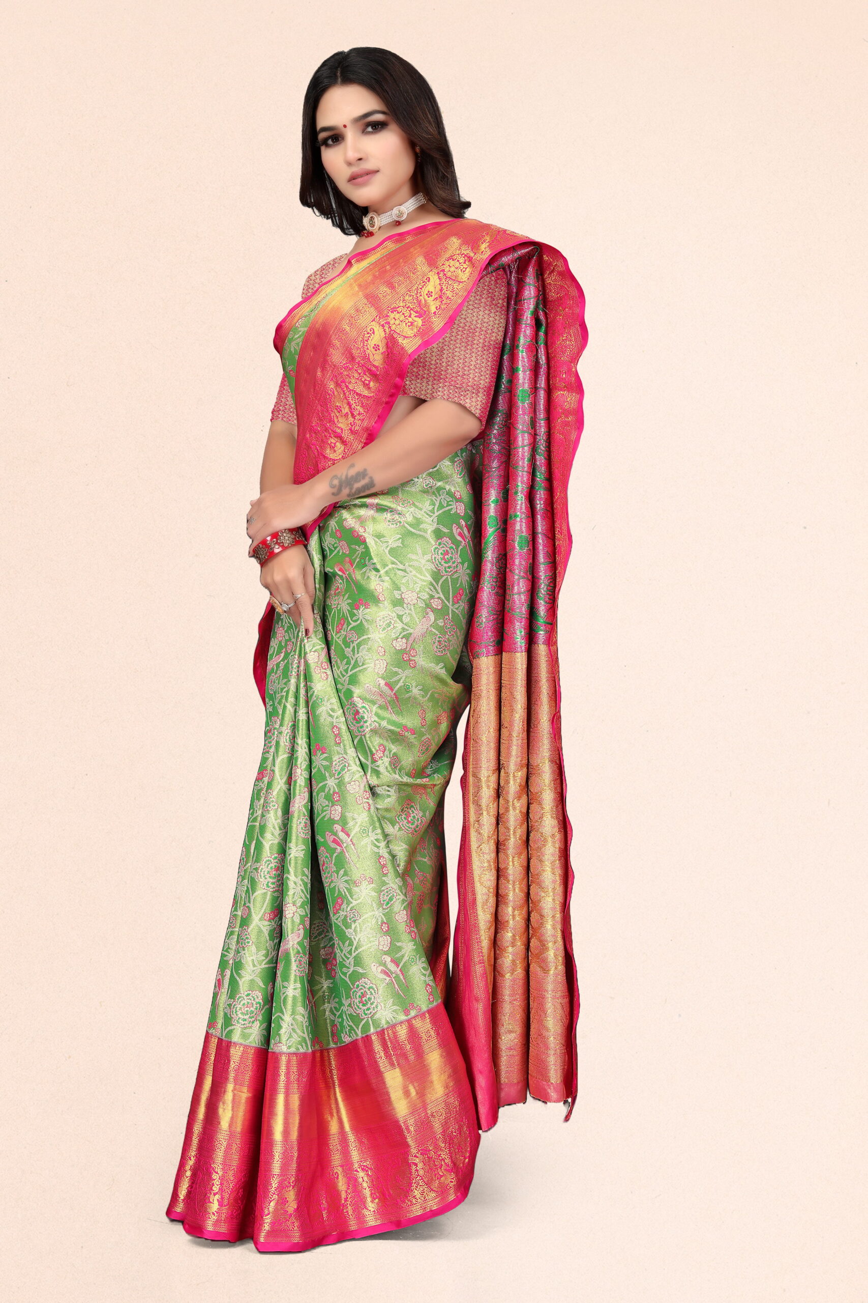 Dharmavaram pattu saree in Parrot Green & Rani Pink with Gold Zari Weaving - Image 3