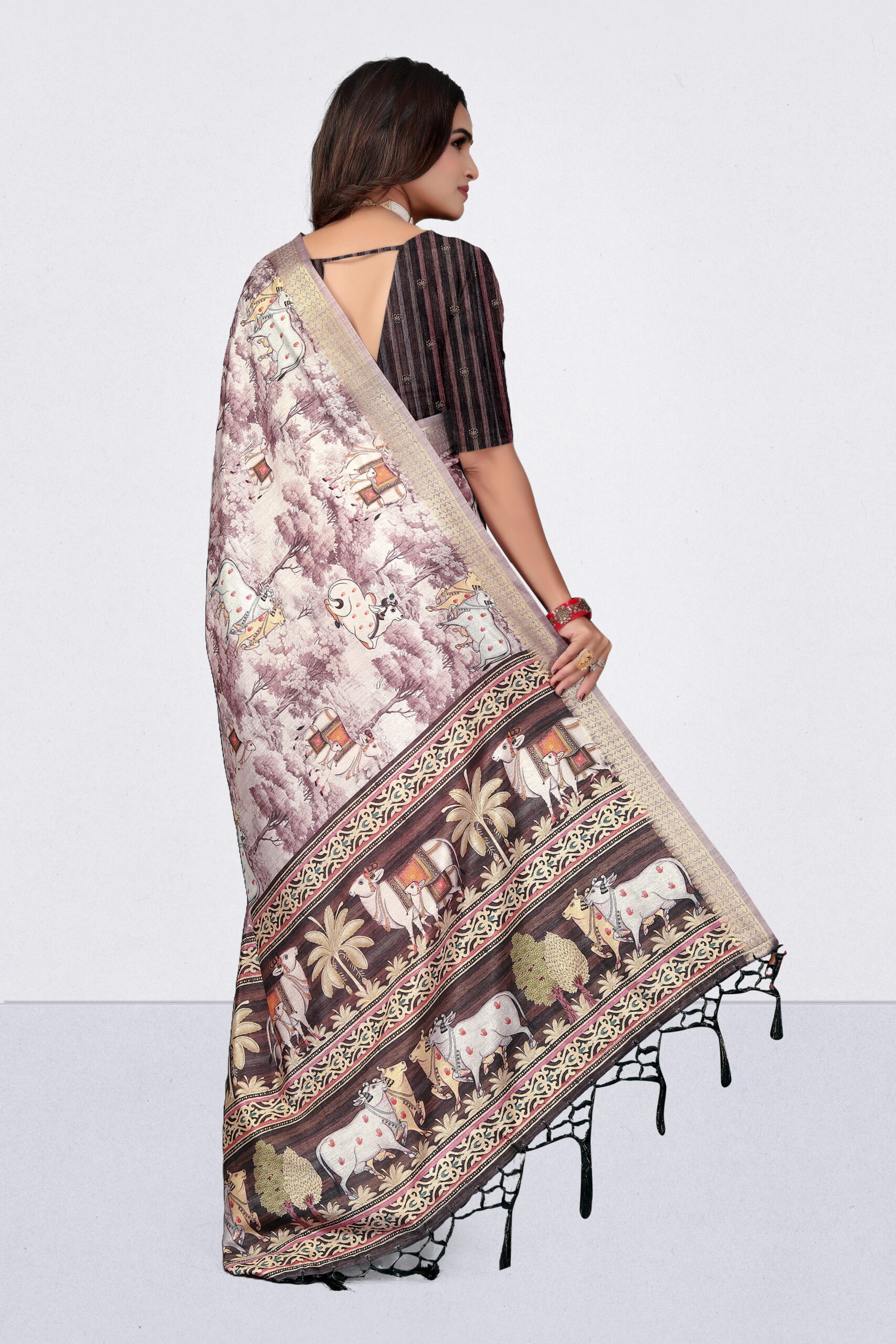 Russian Digital Print Saree in Mauve & Black with Ethnic Cow Motif Pallu - Image 4