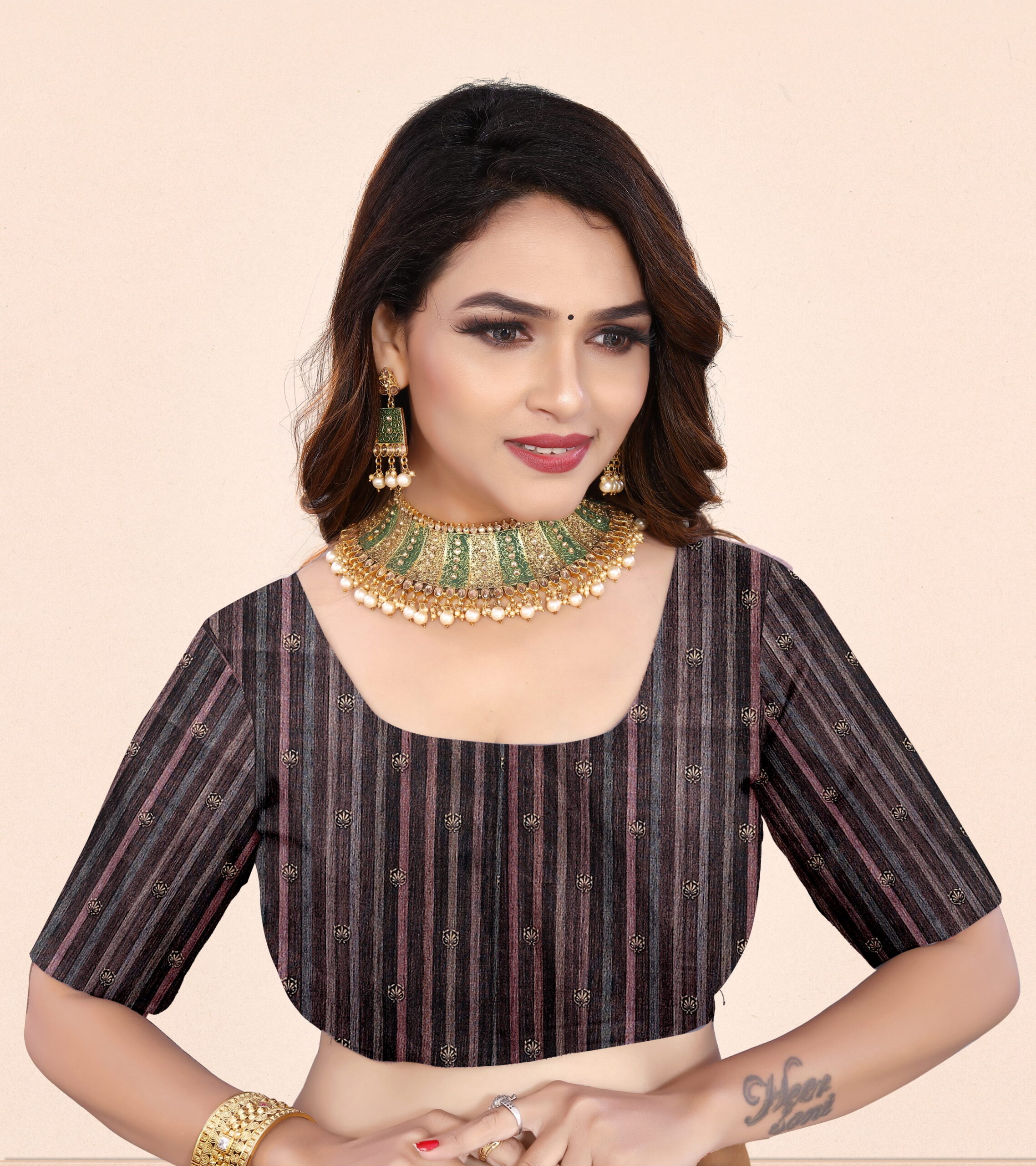 Russian Digital Print Saree in Mauve & Black with Ethnic Cow Motif Pallu - Image 5