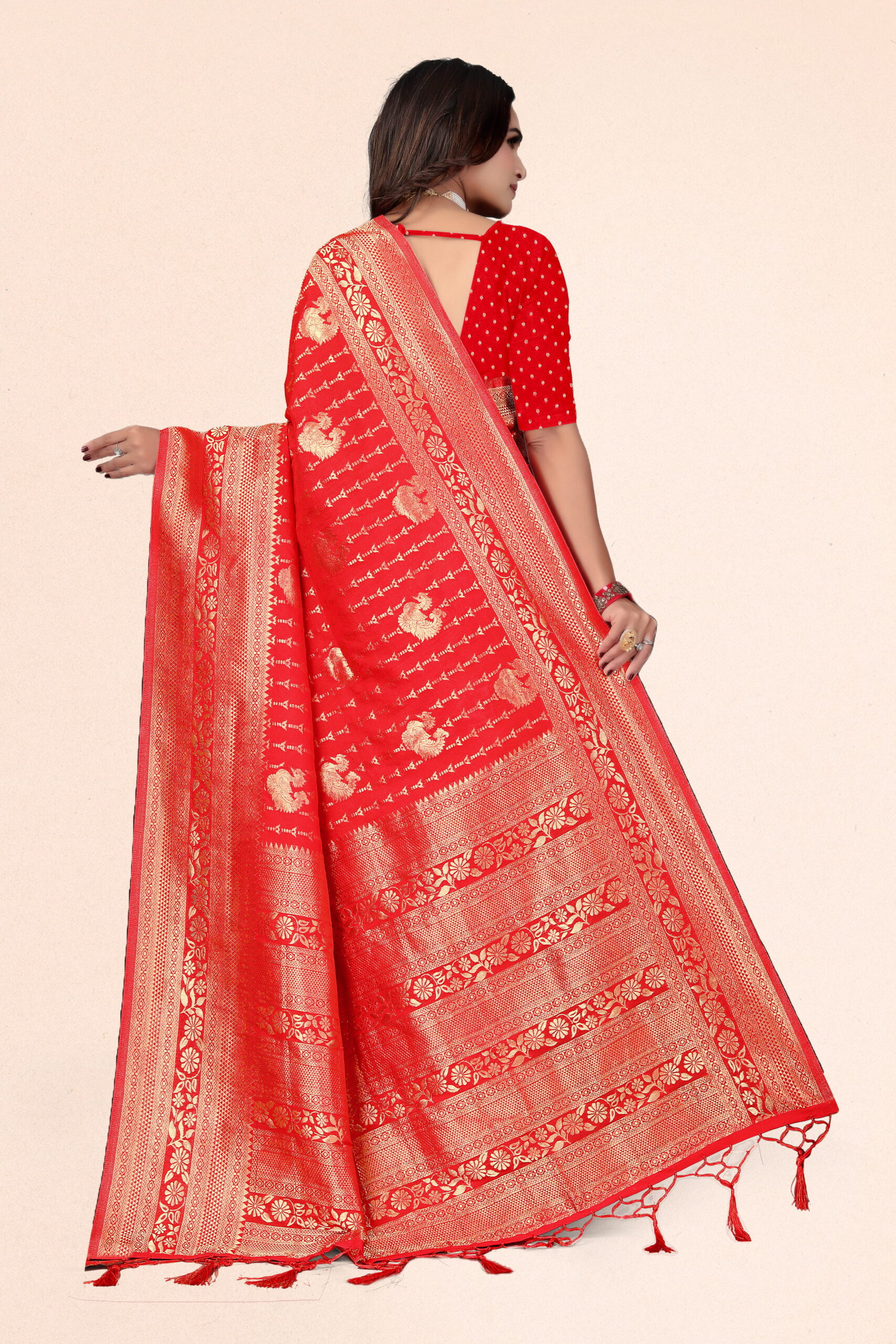 Crepe Georgette Saree in Classic Red with Rich Golden Zari Woven Pallu - Image 4