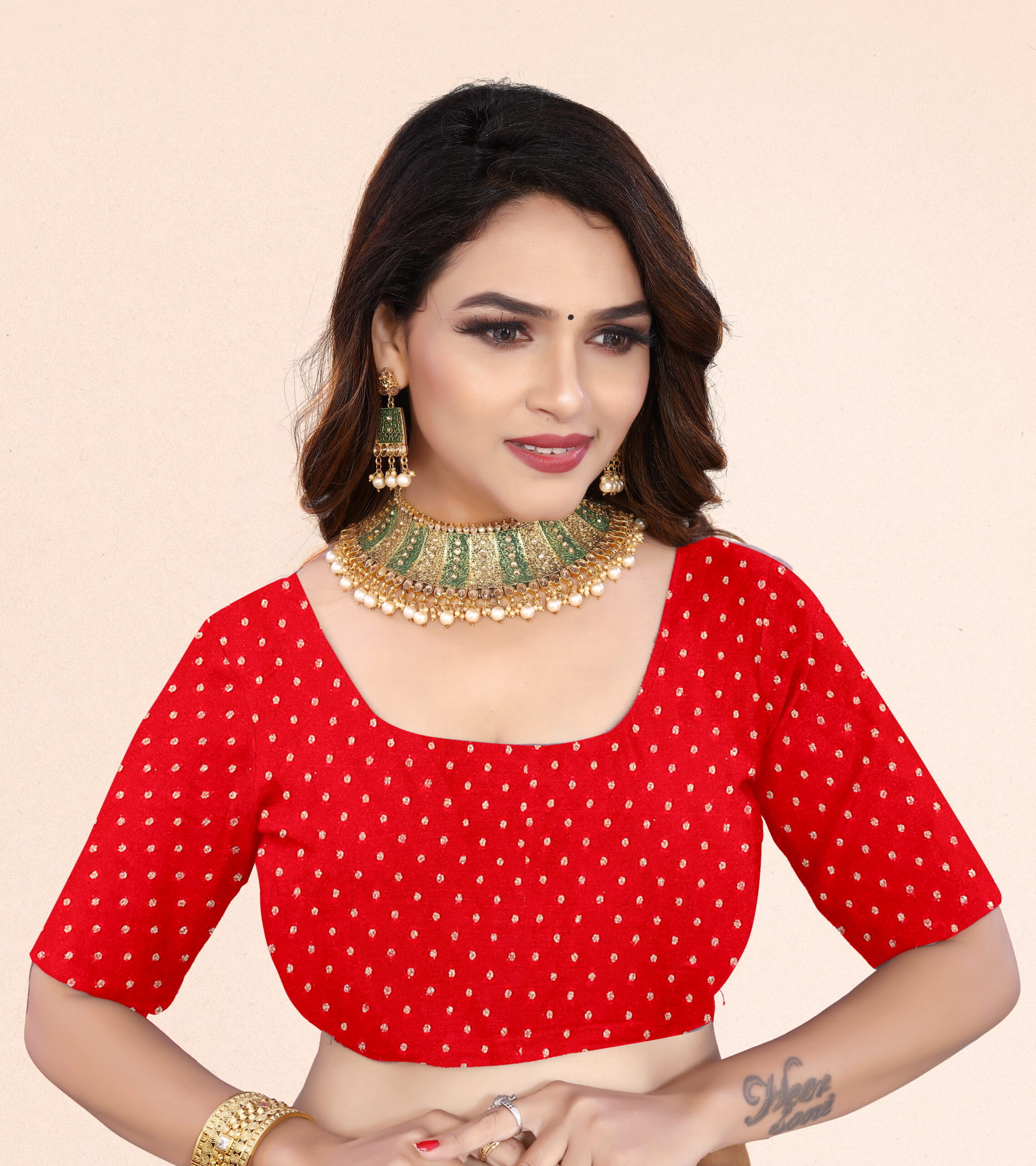 Crepe Georgette Saree in Classic Red with Rich Golden Zari Woven Pallu - Image 5