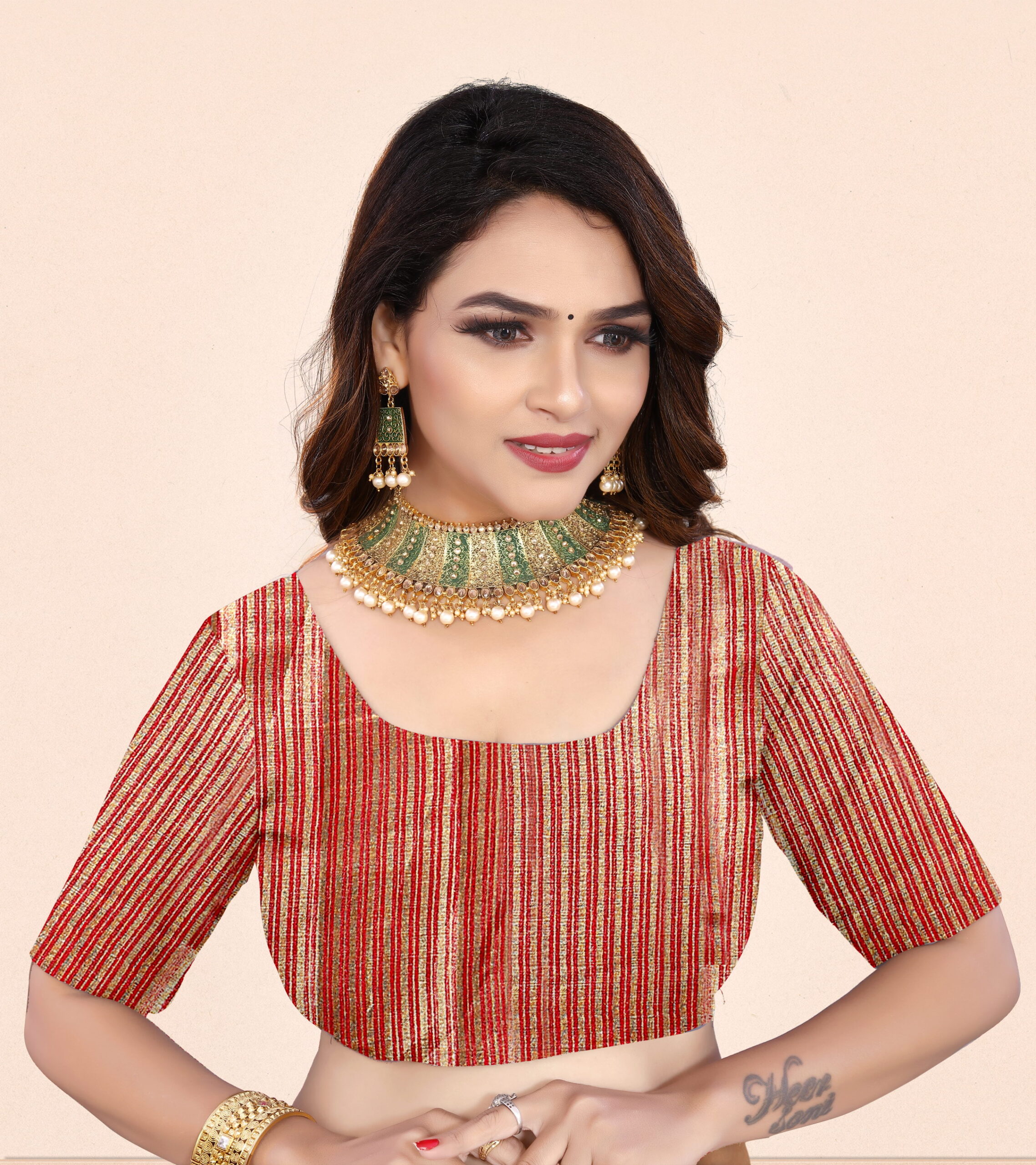 Linen Jari Tissue Saree in Coral Red with Golden Geometric Pallu - Image 5