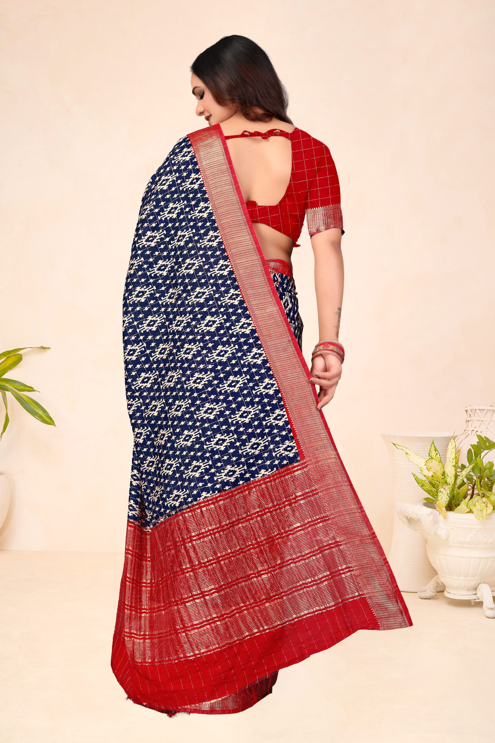 Viscose Muslin Chex Saree with Red Chit Pallu & Ikat Pattern – Navy Blue - Image 4
