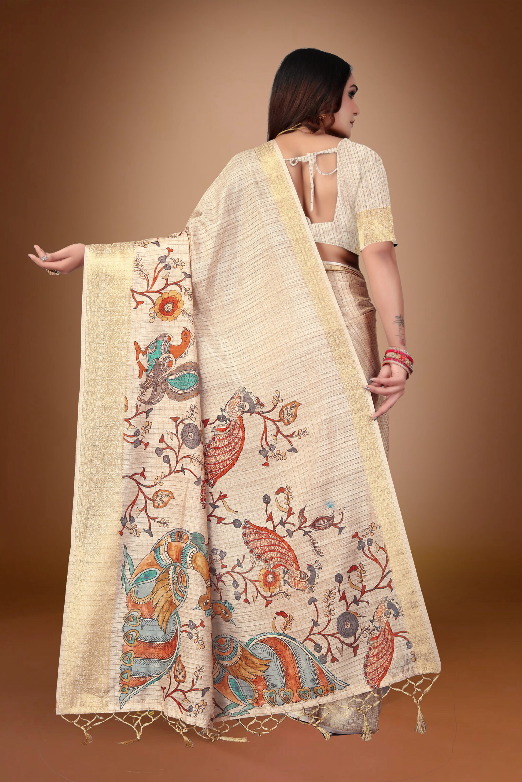 Elegant Russian Chex Saree in Beige with Kalamkari Inspired Pallu & Zari Border - Image 4